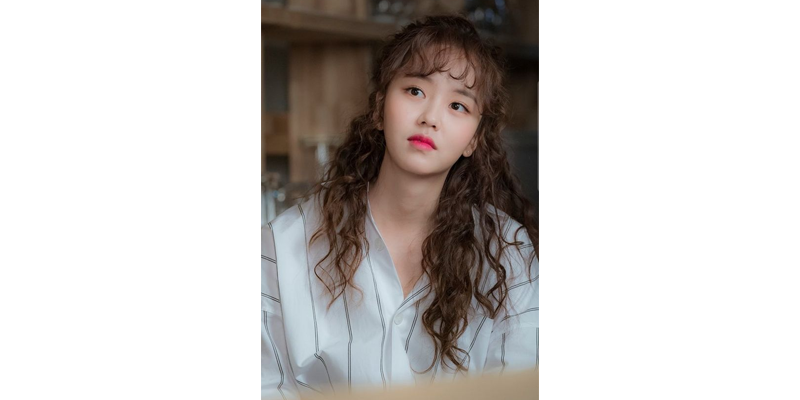 Model Rambut Keriting Korea Kim So-hyun 