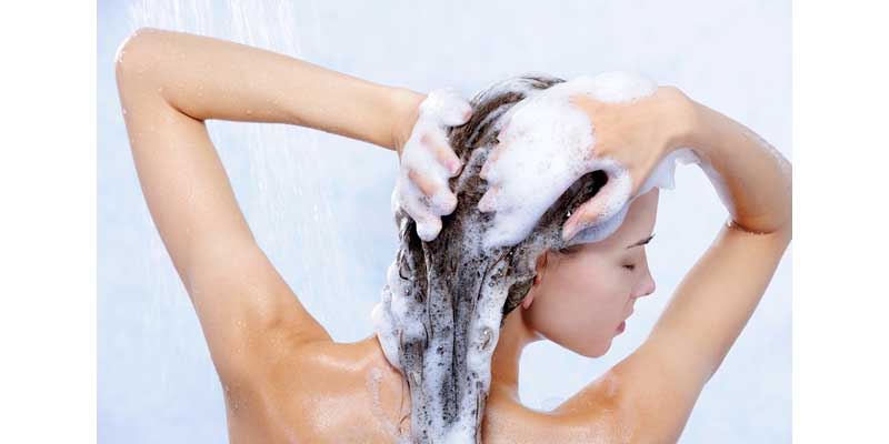 Cara Keramas yang Baik untuk Rambut Keriting